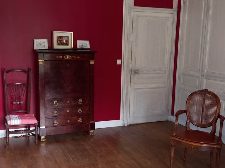 Chambre rouge, Maison d’hôtes la Babinerie,  Saint Léonard de Noblat, Haute Vienne, Nouvelle Aquitaine,