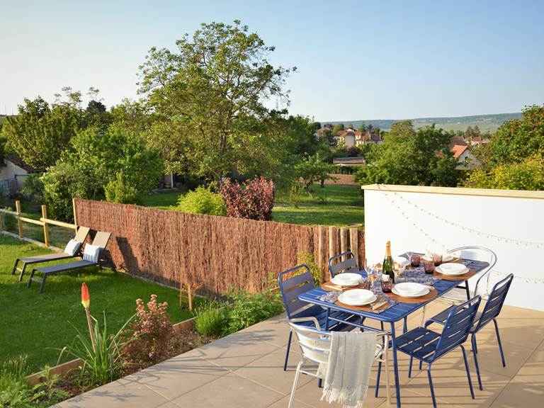 Vue sur la ville, les jardins et le vignoble