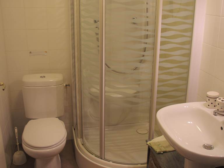 Salle d'eau avec WC