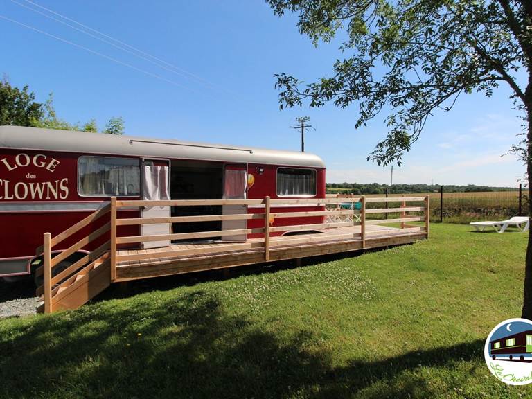 14 Gite la chevalerie 49170 roulotte loge des clowns