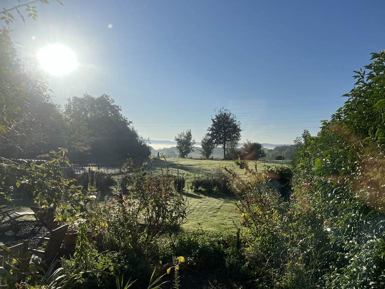 jardin avec vue sur la vallée vers Huy