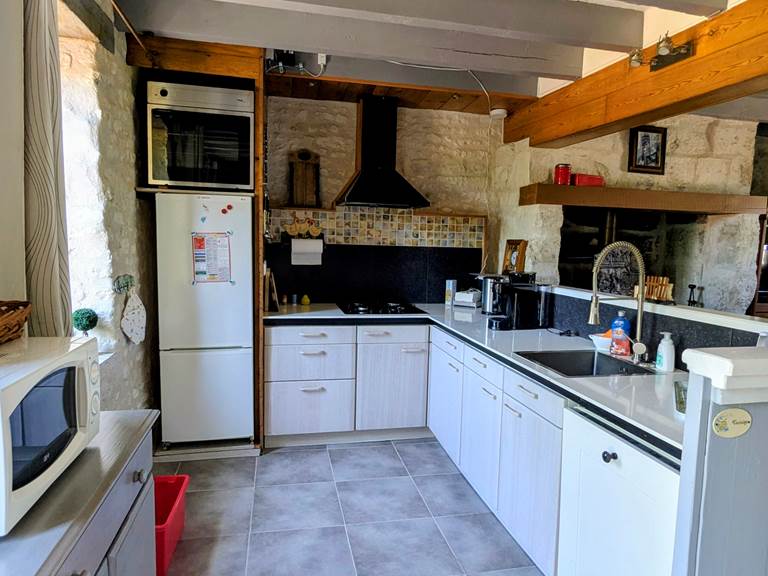 kitchen-cachette-jaulnay-gites-de-famille