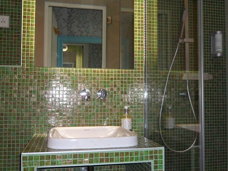 Salle de bain individuelle hotel jean bart paris 6 jardin du luxembourg