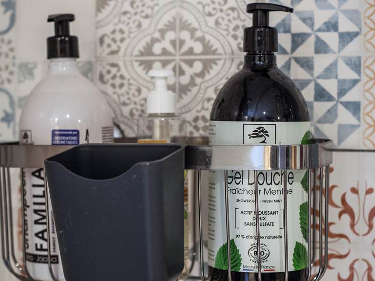 belaora shampoing gel douche  en libre service
