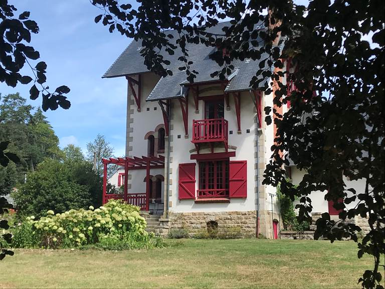 Villa Les Charmilles, gîte 15 personnes, Royère-de-Vassivière