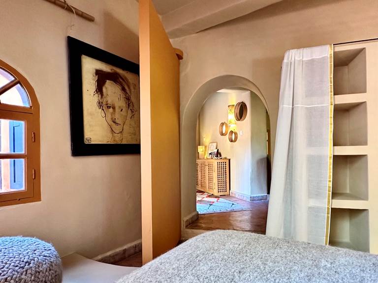 Chaque chambre dispose de son propre dressing, installez-vous, faites comme chez vous!