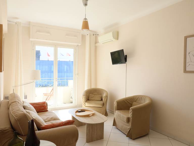 Square 9 Cannes 1