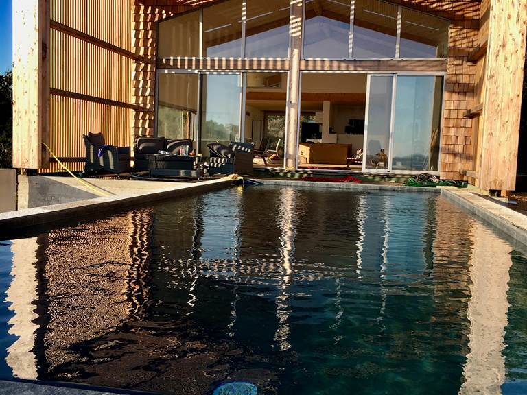 Facade, piscine et terrasse, grand format !