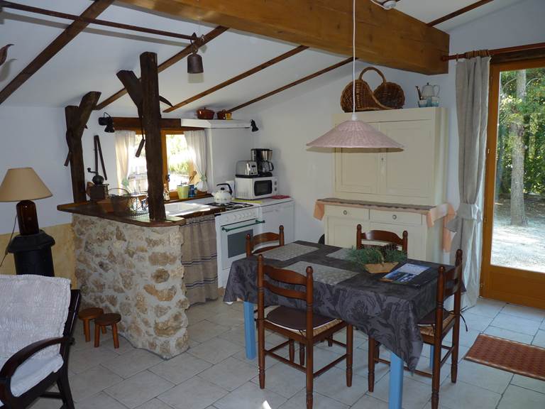 La Petite Bergerie coin cuisine/salle à manger