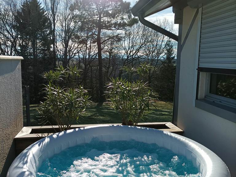 Gîte avec piscine et jacuzzi dans les landes vers Saint Sever