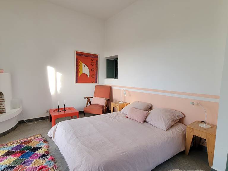 La chambre 4, avec sa terrasse indépendante et privative, partage sa salle de bain avec la chambre 3