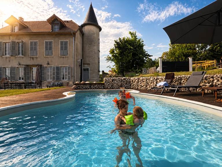 Moments de bonheur dans la piscine du Manoir du Colombier