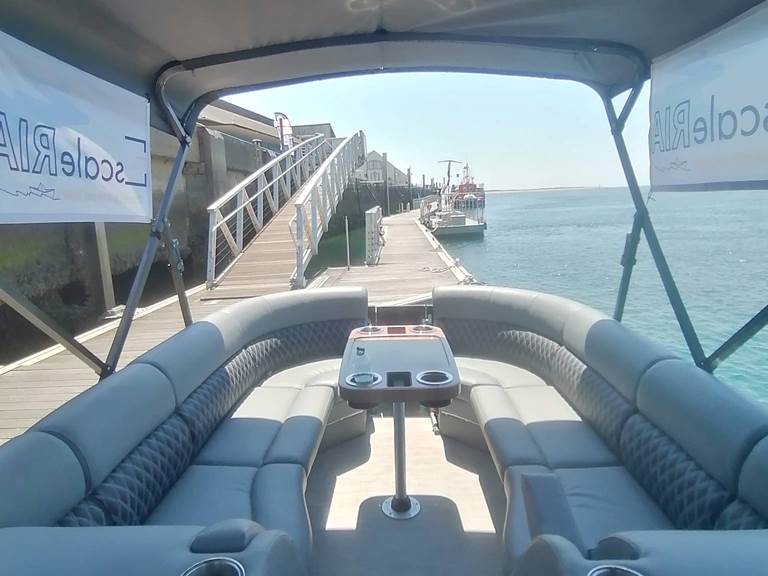 bateau-banquette-confort-luxe-ponton-privatisation