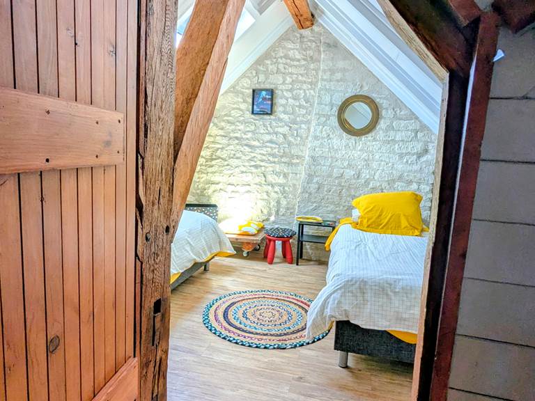 entrance-kids-bedroom-cachette-jaulnay-gites-de-famille