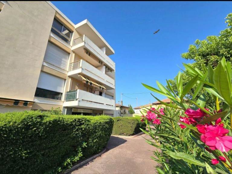ID 105 Cannes exte´rieur