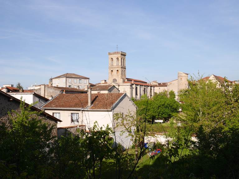 Le village et sa place du marché