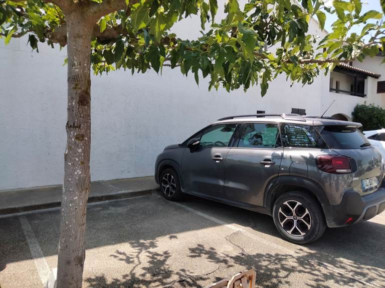 parking gratuit privé et attenant