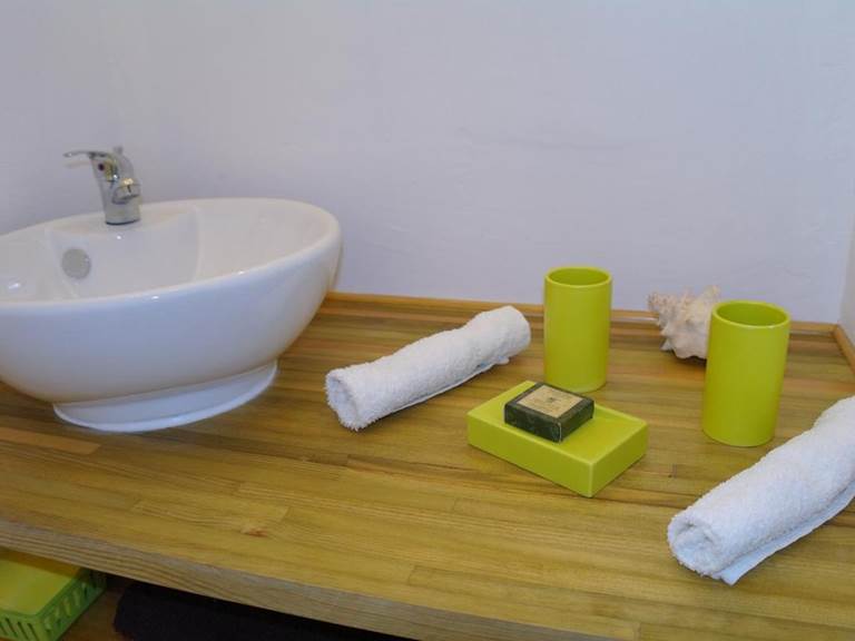 le-secret-d-alpinia-salle-de-bain-zen-sainte-anne