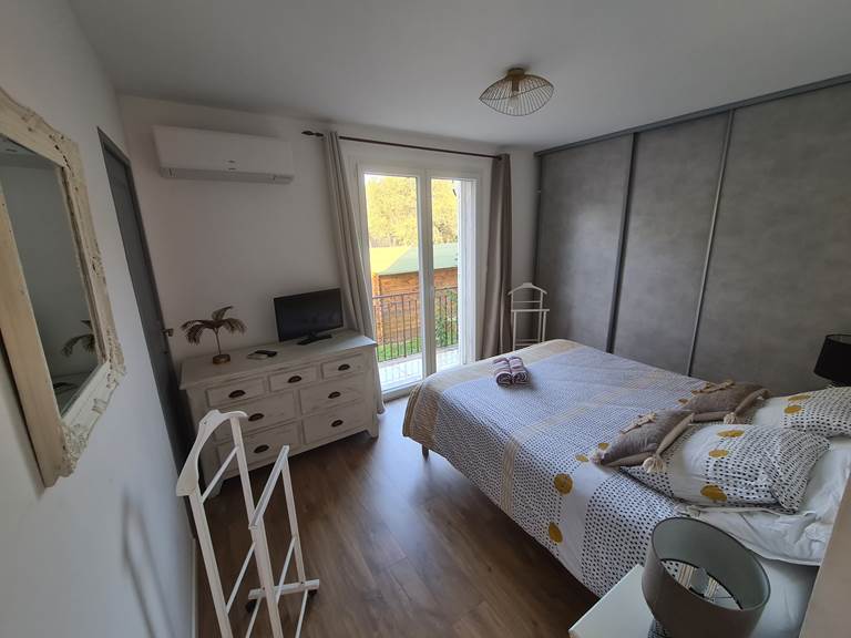 La grande chambre avec tous ses rangements