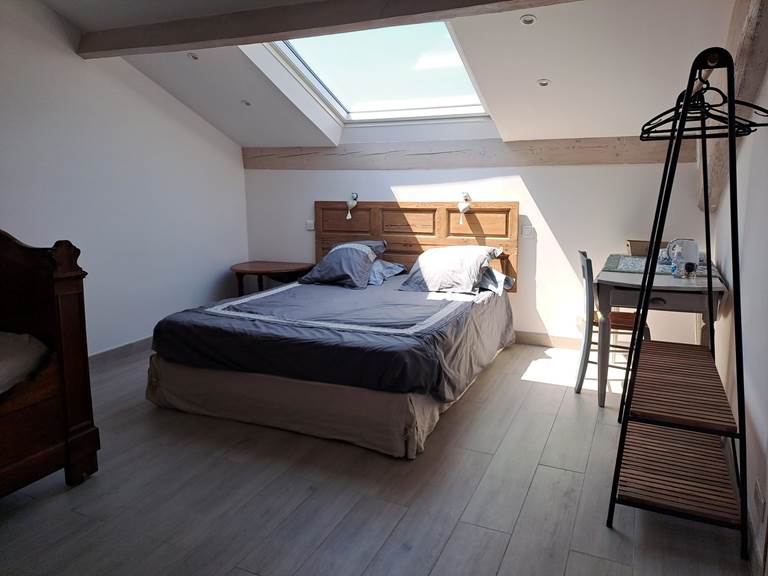 Chambre Manon lit Queen size Mas Pékin