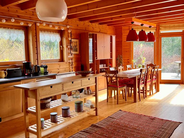 LES CHALETS DU ROCHER - Nid de la Bergeronnette - Espace repas