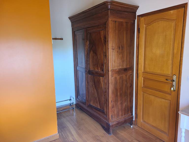 Bergeronnette Grise - Armoire - Domaine de la Vergnolle