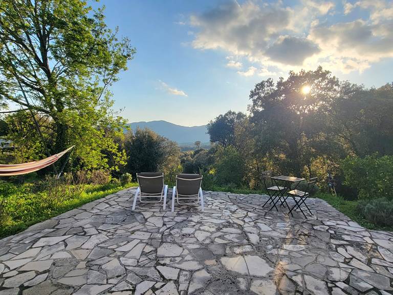 terrasse-privee-coucher-soleil-domaine-cardu.jpg