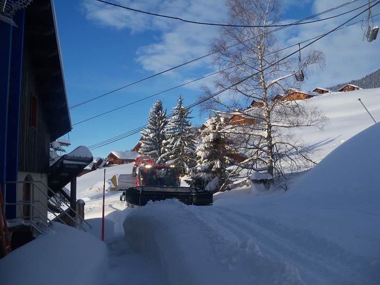 Damage du chalet aux pistes