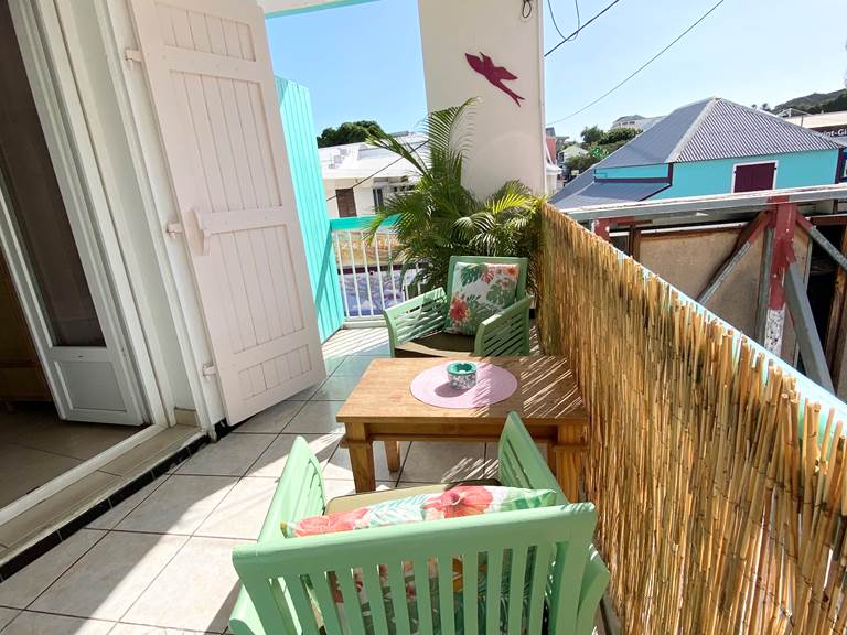 Terrasse côté rue ch 114