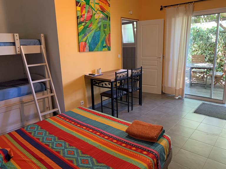 Un lit de 160 modulable en deux lits simples + deux lits superposés