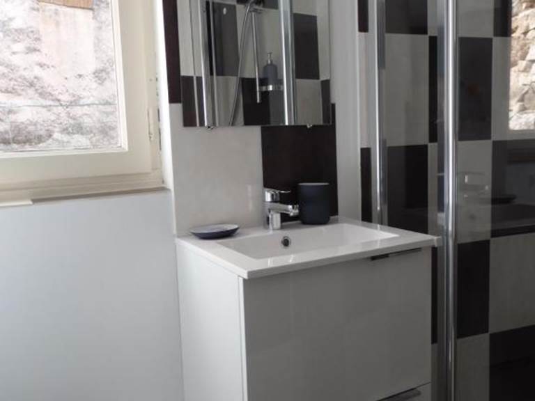 salle de bain chambre familiale