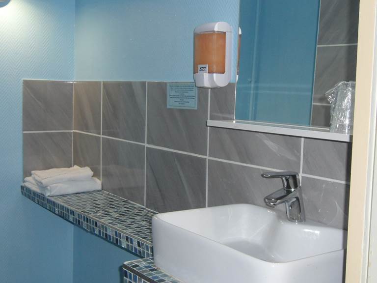 Ch 21 SDB Hôtel Jean Bart jardin du Luxembourg