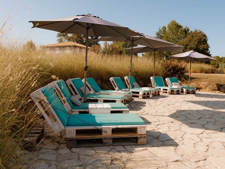 Terrasse de la piscine La Petite Couronne