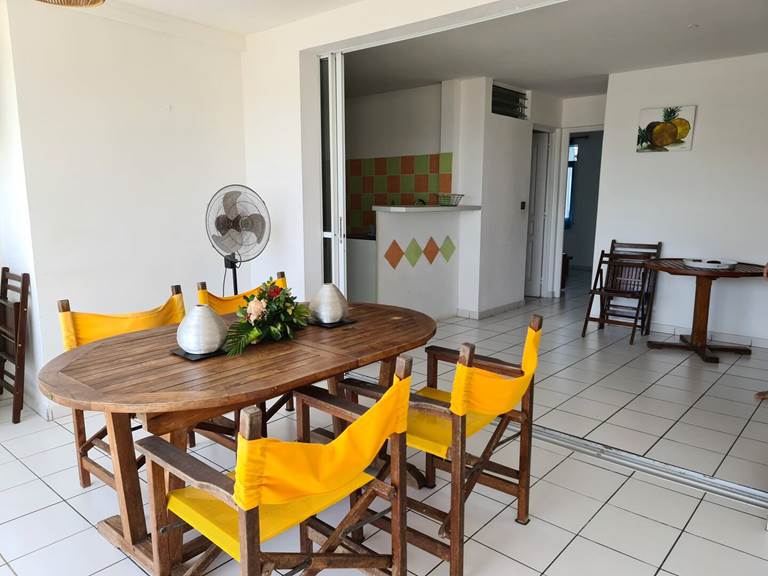 Terrasse côté salle à manger