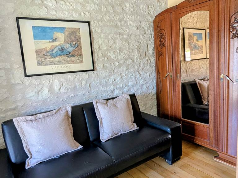parental-suite-couch-tuffeau-stone-armoire-cachette-jaulnay-gites-de-famille