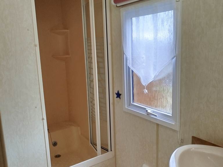 salle de bain MOBIL-HOME DE PROPRIETAIRE 110