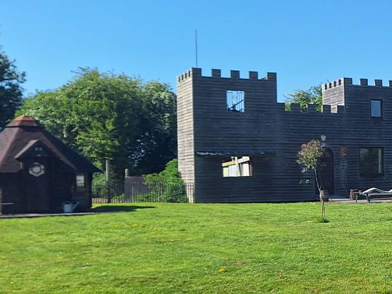 château et cabane des elfes  extérieur