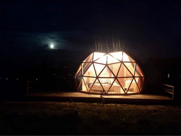 Nuit à la belle étoile dans notre bulle à côté de Sancerre