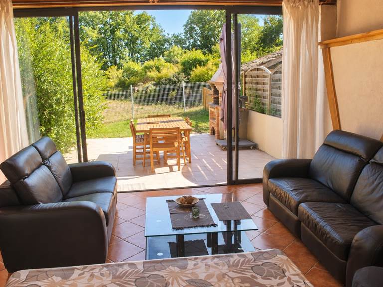 La terrasse avec plancha et barbecue