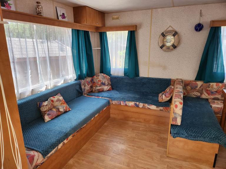 coin salon avec canapé convivial MOBIL-HOME DE PROPRIETAIRE 38