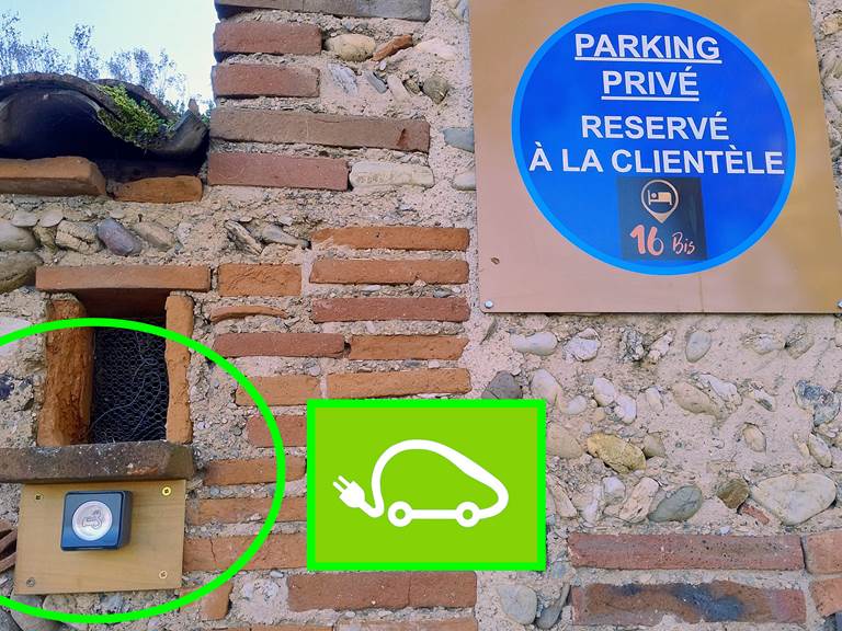 Borne de recharge électrique pour voiture