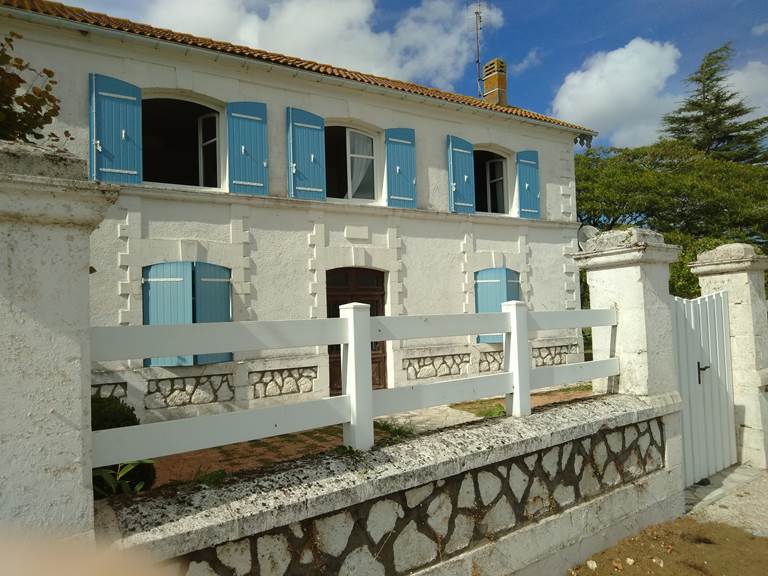FACADE GITE LES P'TITES CAGOUILLES-presta