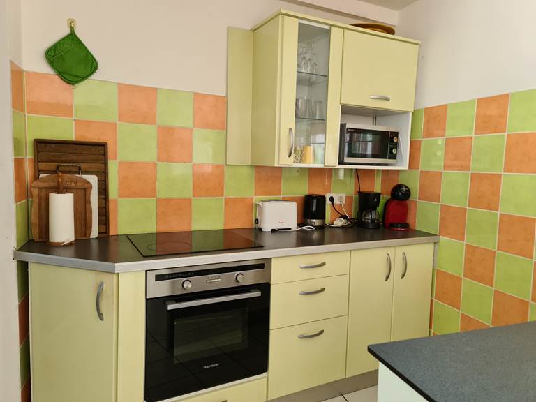 Cuisine bien équipée ouverte sur le séjour