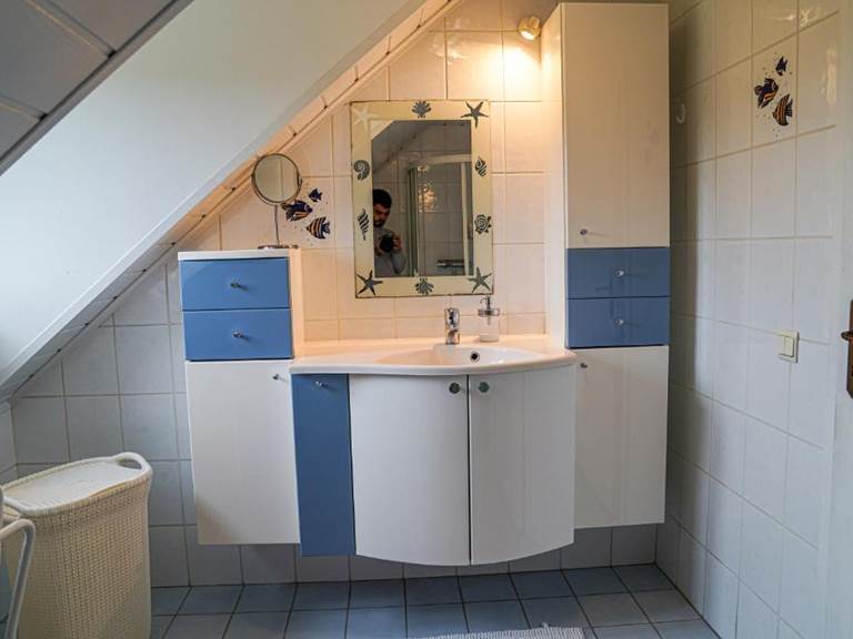 Gîte L'Ecureuil - Appartement 4 personnes à Wépion - chambre double - salle de bain