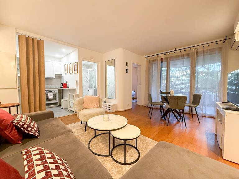 ID210 CANNES LORRAINE SALON 4