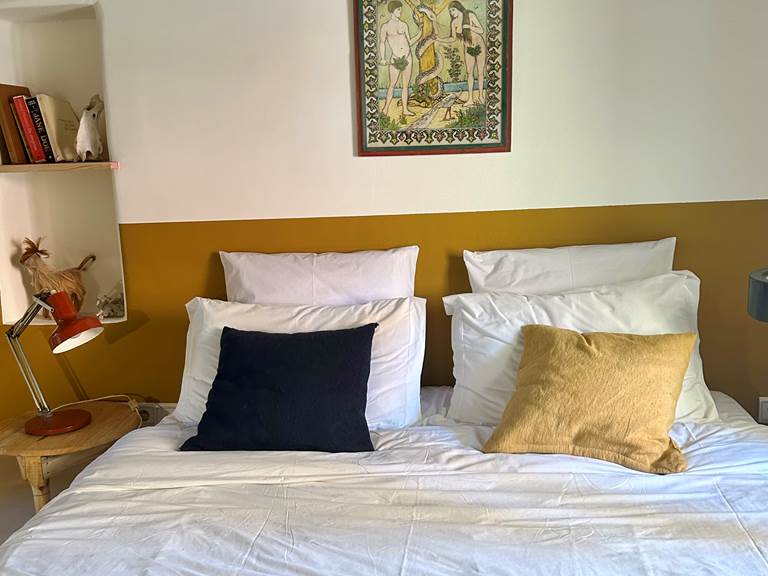 Adam et Eve veillent sur vous dans la chambre Akal !