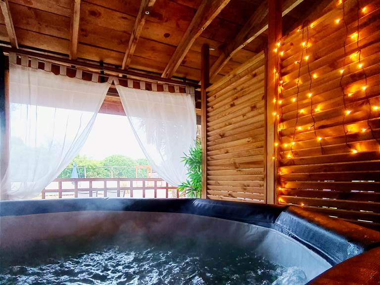 Gîtes, chambre d'hôtes et table d'hôtes gastronomique à Casteljaloux Lot et Garonne, piscine, jacuzzi et spa