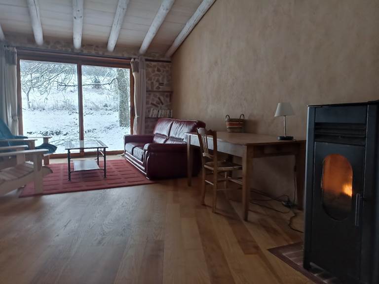 Les jours de neige, la luminosité et le confort de la chambre "Frêne" en font un cocon idéal pour votre repos