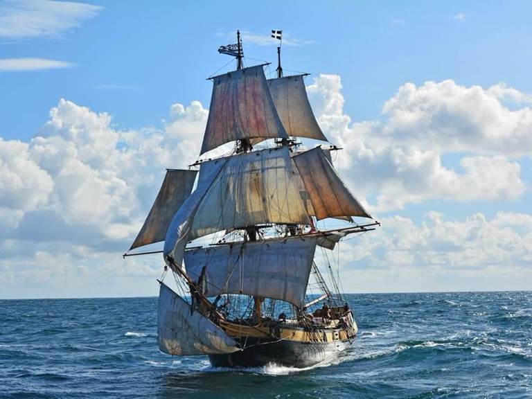 Tall-Ship-Phoenix