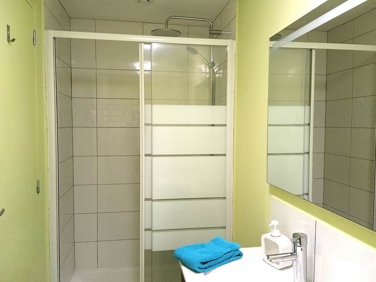 salle d'eau chambre 6